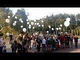 В Зеленограде в память о погибших в Беслане запустили в небо белые воздушные шары